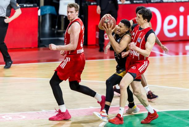 滑的草皮 滑的草皮